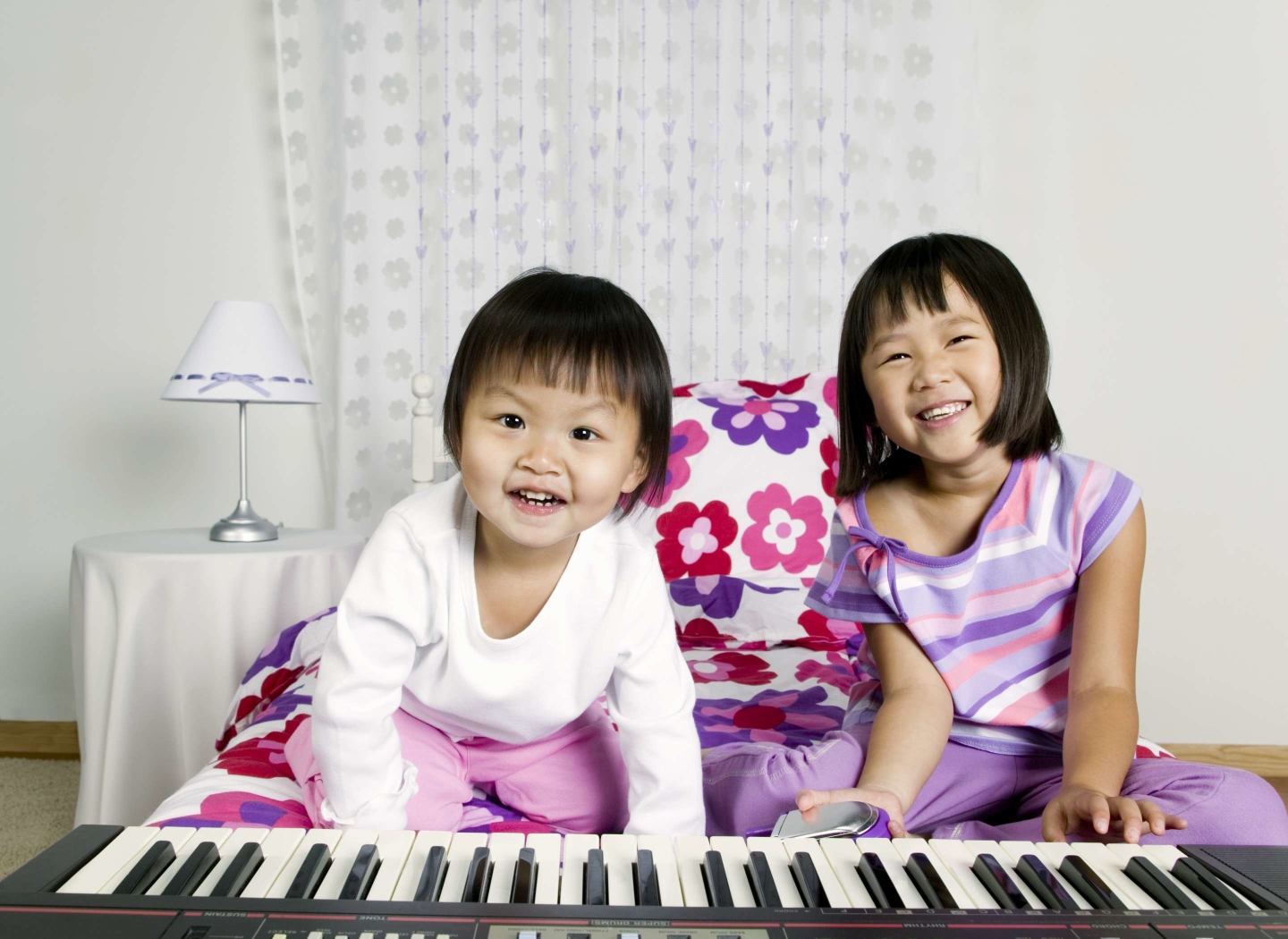child-with-piano